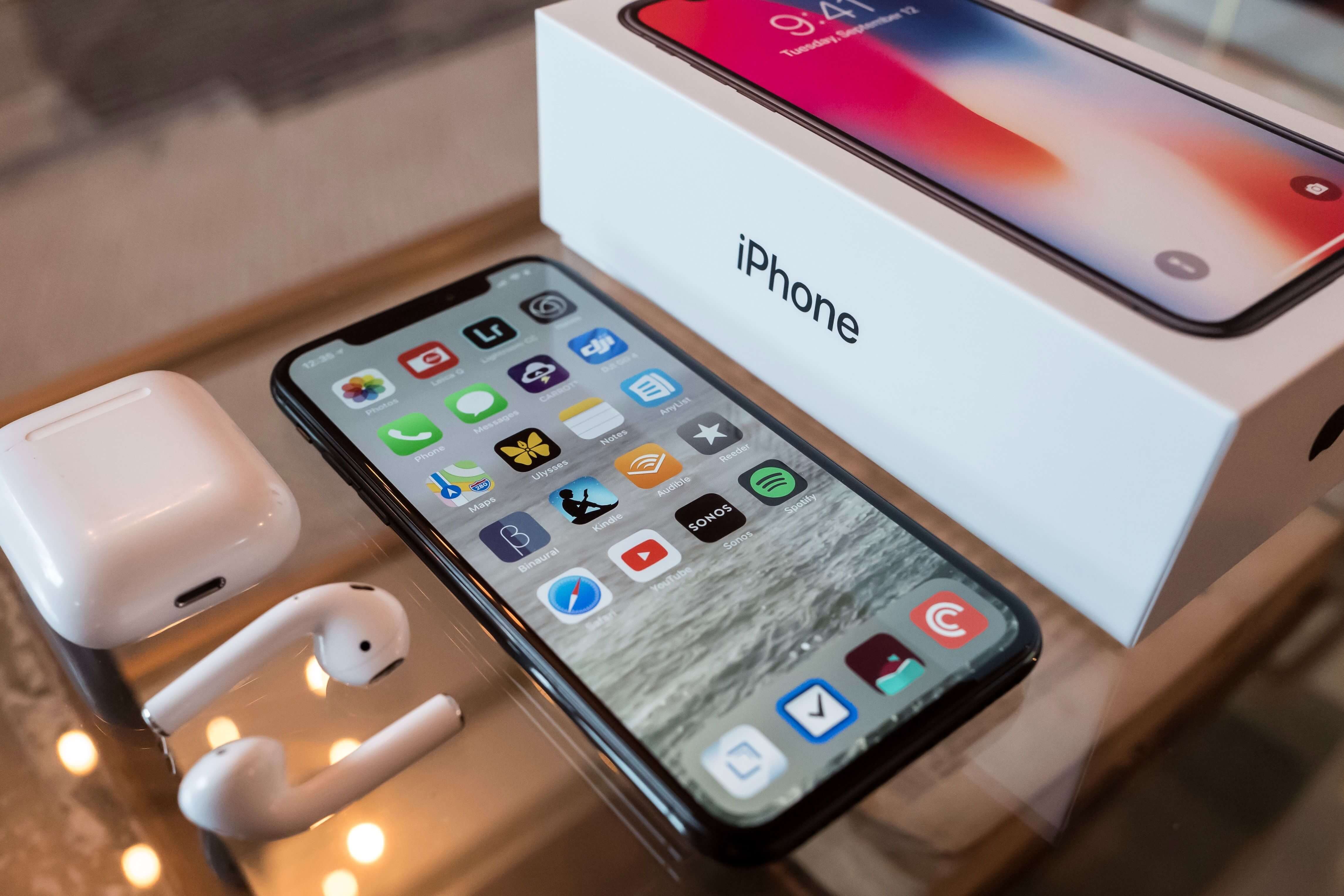 Boîte iPhone X et écouteurs Apple