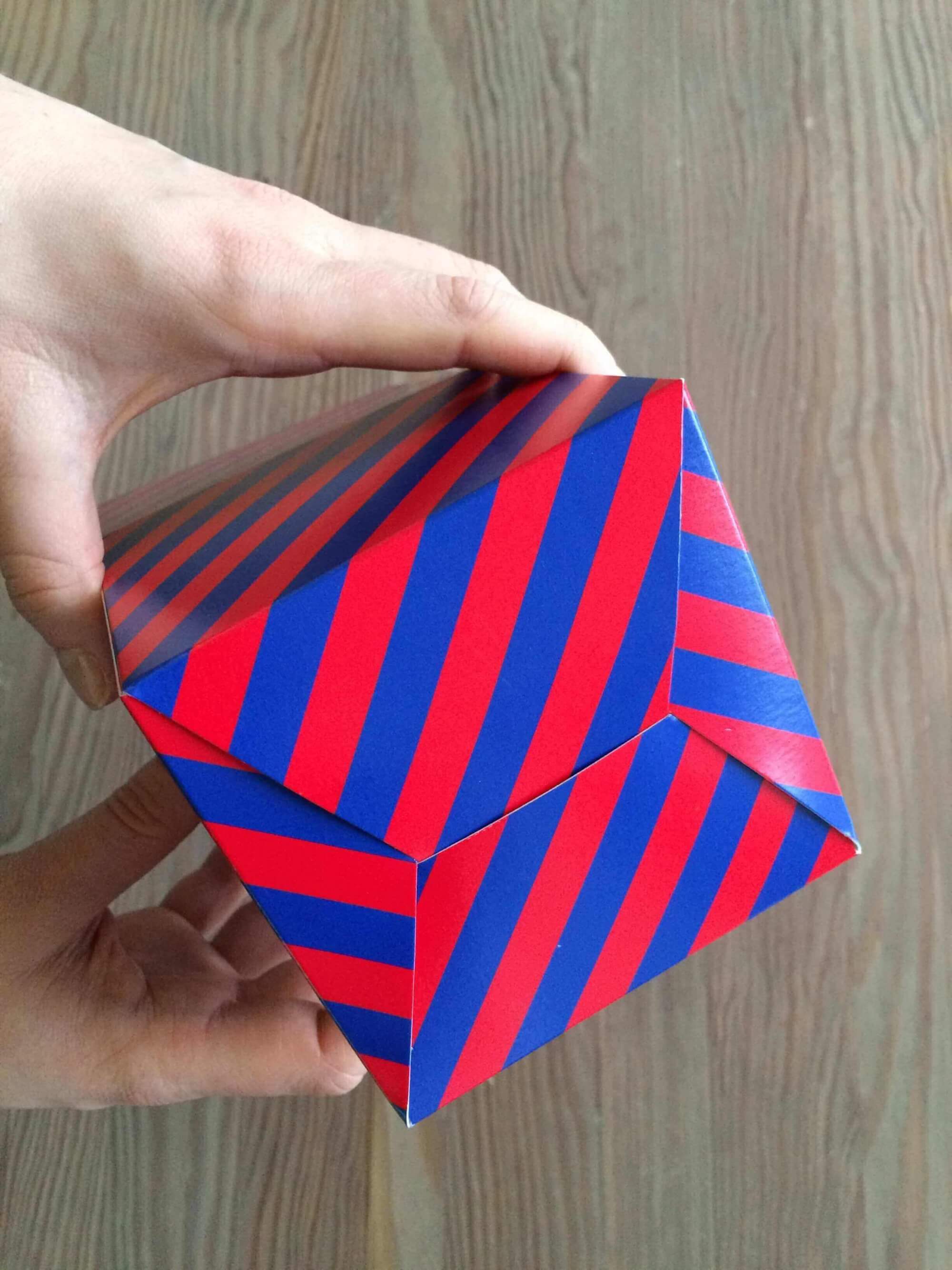 How to fold product boxes? Packhelp