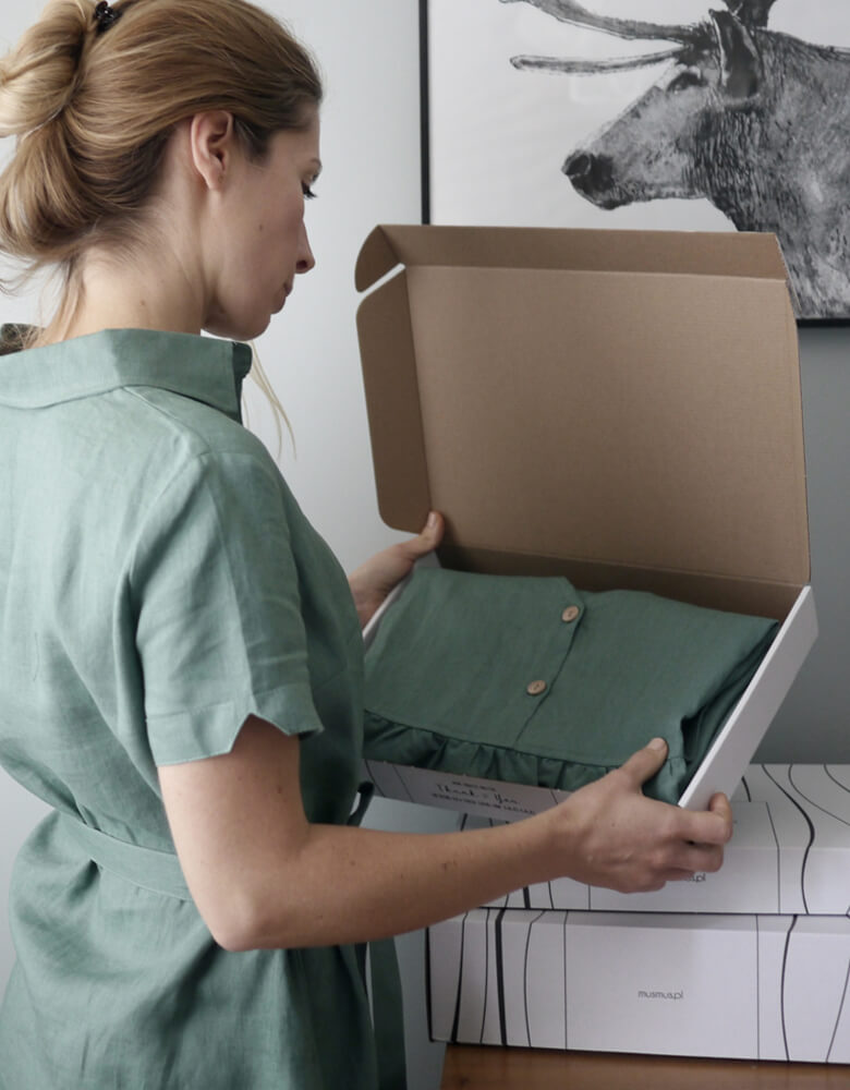 emballage carton ondule pour vetements - packhelp
