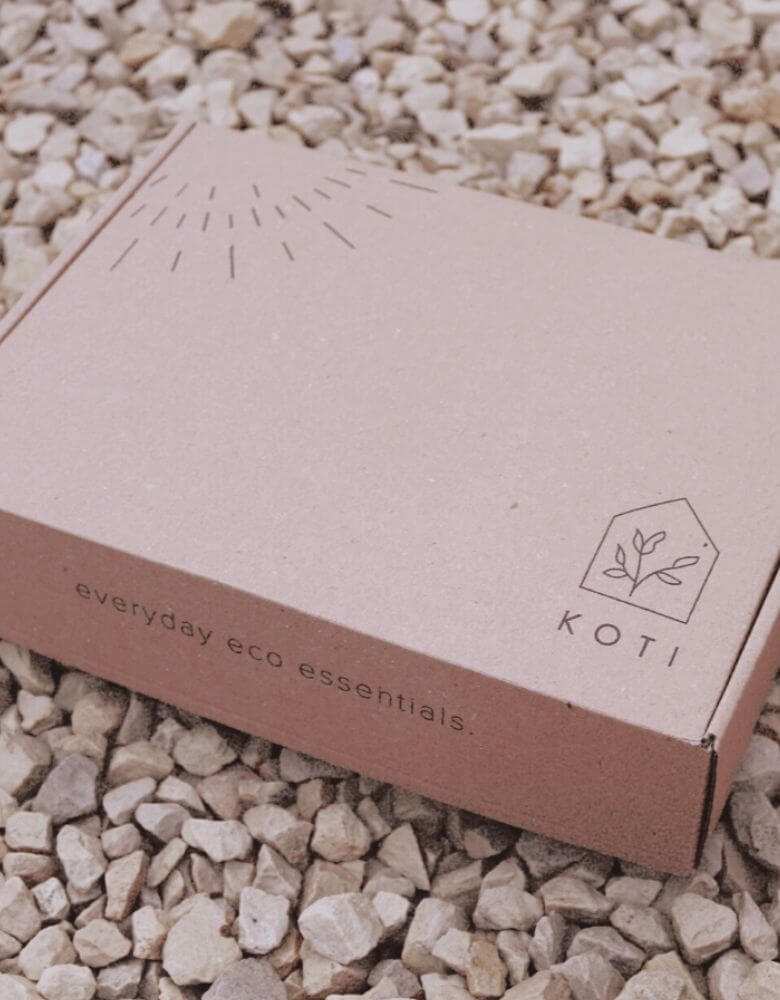 Caja para hacer envíos online de la marca Koti