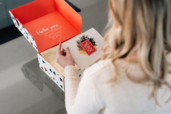 Unboxing boîte avec impression intérieure
