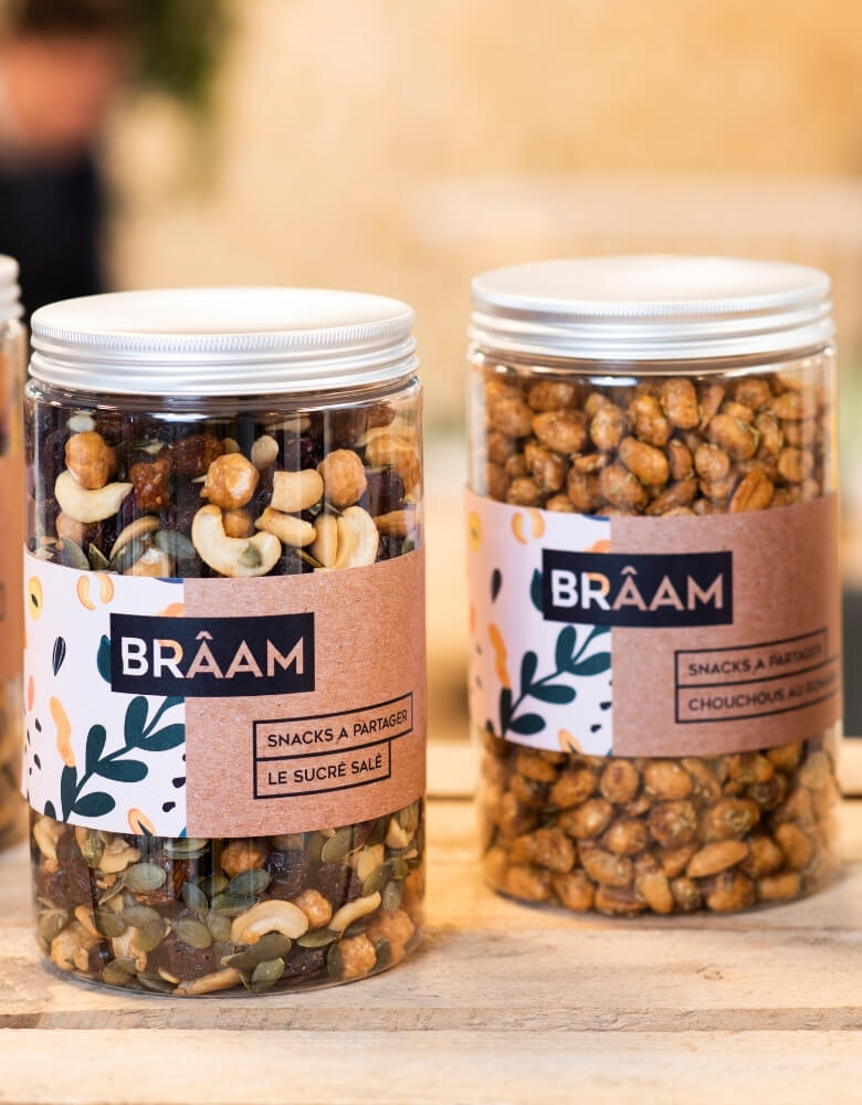 paquetes de snacks de la marca Brâam