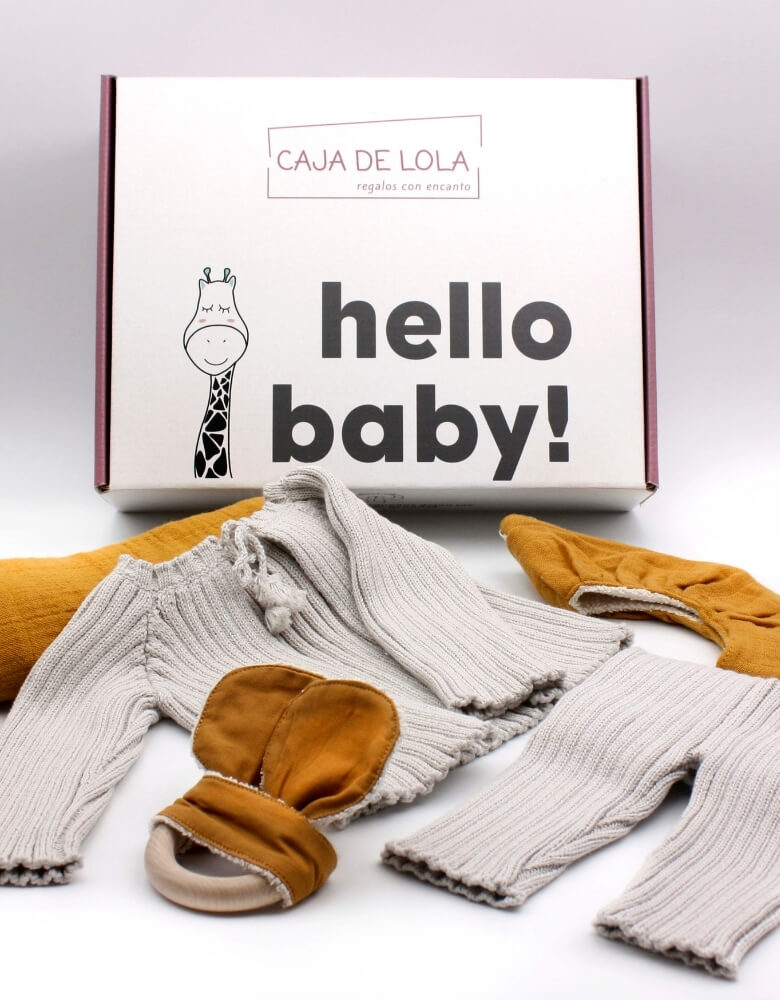 Caja de suscripción con ropa y accesorios