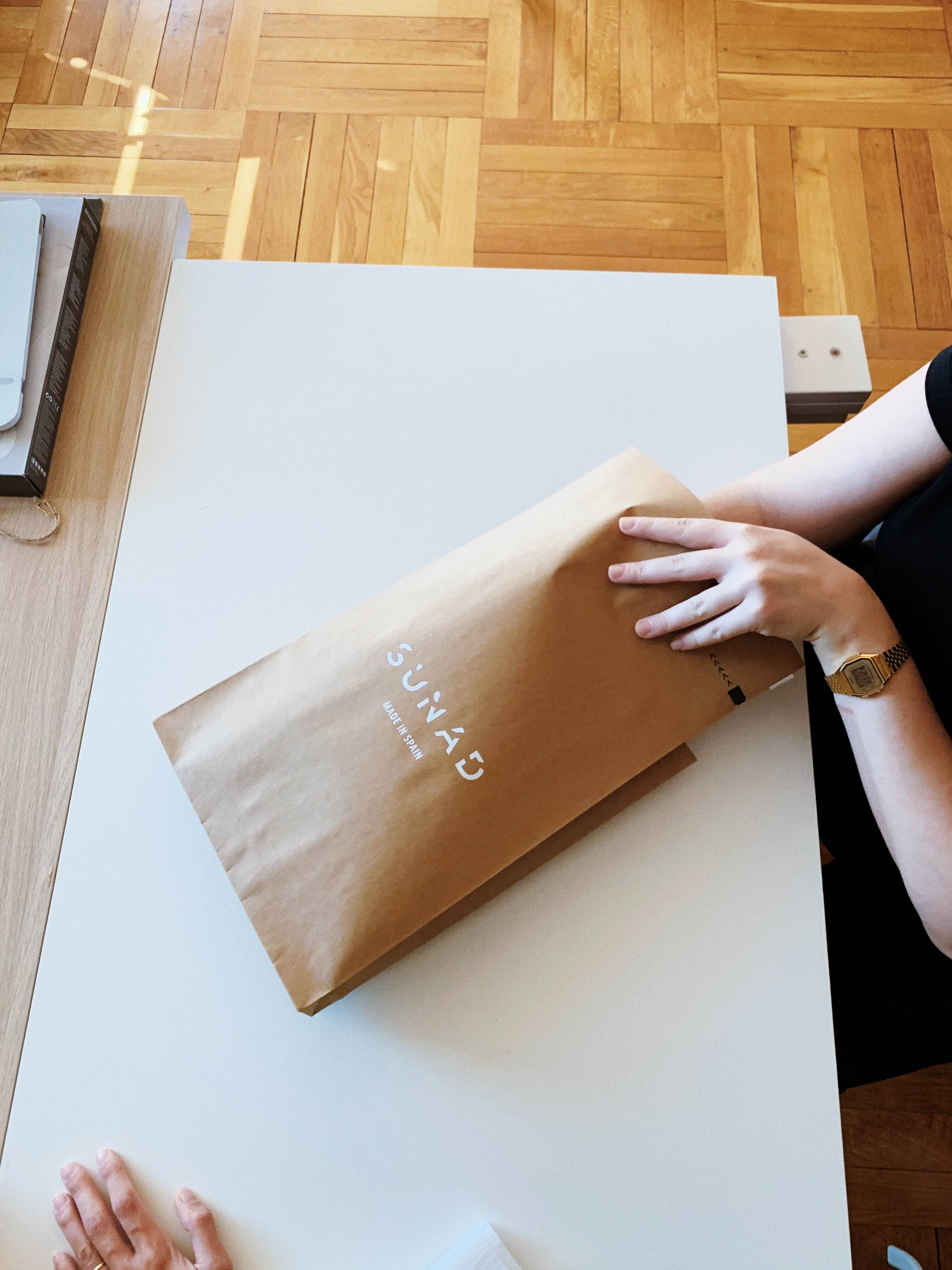 expandable kraft mailer from packhelp