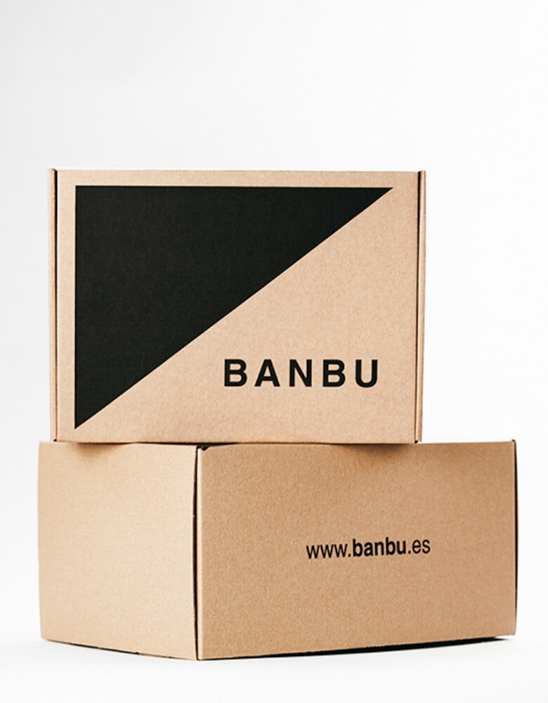 Dos cajas para envíos de la marca BANBU