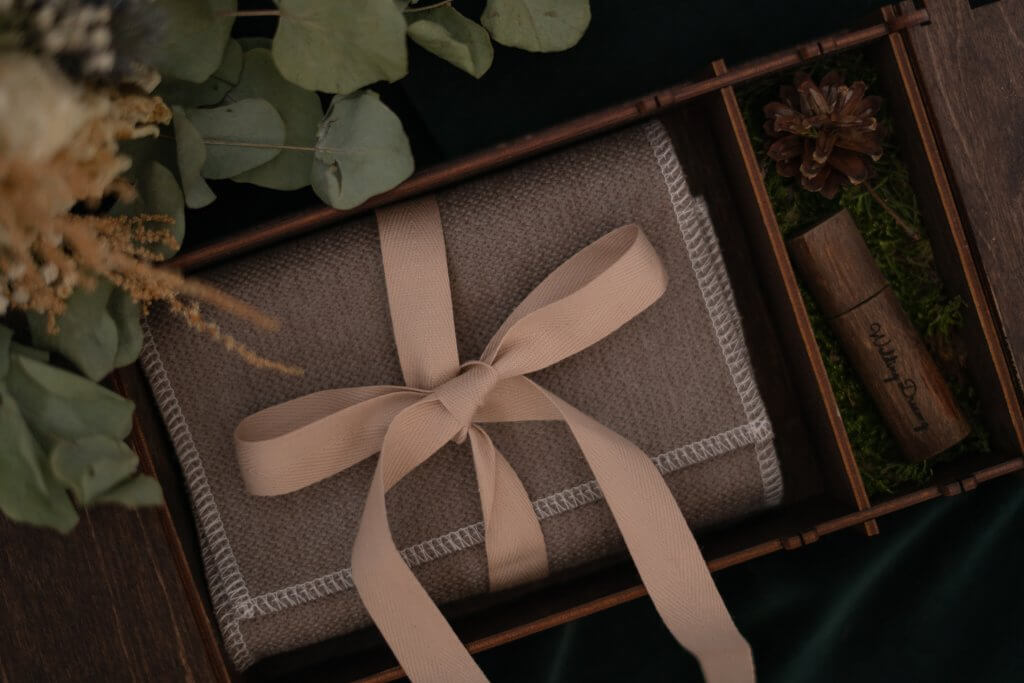 Geschenke plastikfrei verpacken mit Stoff